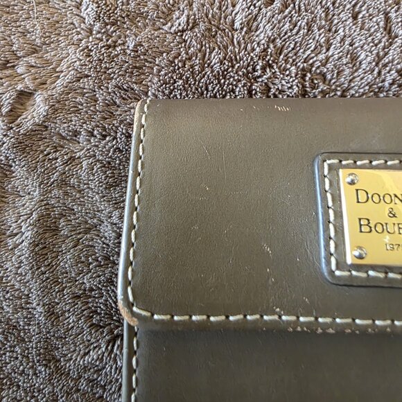 Dooney & Bourke Smooth Leather Small Flap Wallet Taupe Trifold Logo Plate Zip - Picture 11 of 14